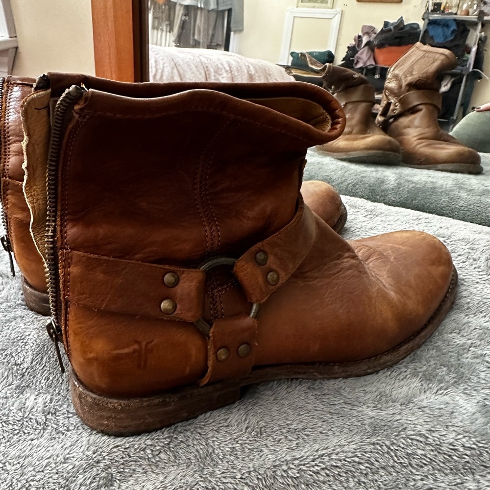 Frye ankle booties size 9.5 - in great condition!